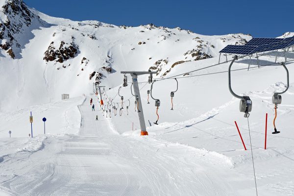 Welke spullen moet je meenemen met de auto op wintersport?